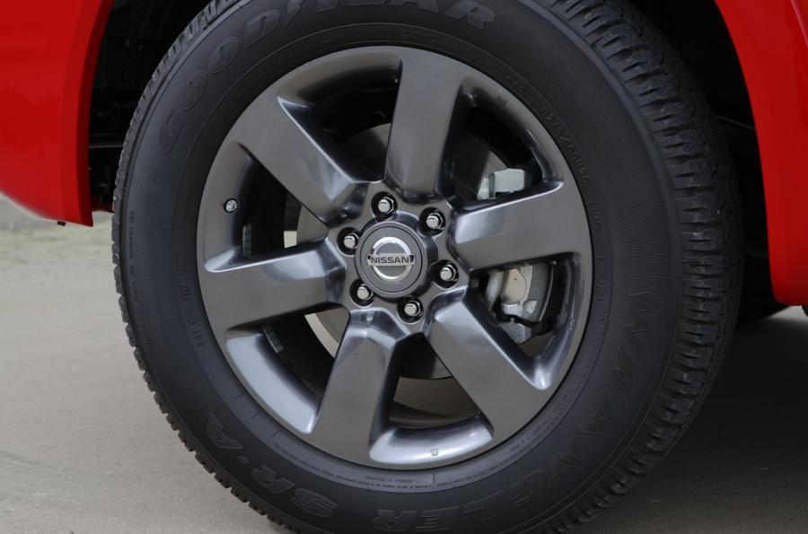  Nissan Titan Appearance Package 2012 года  (фото 14 из 20)